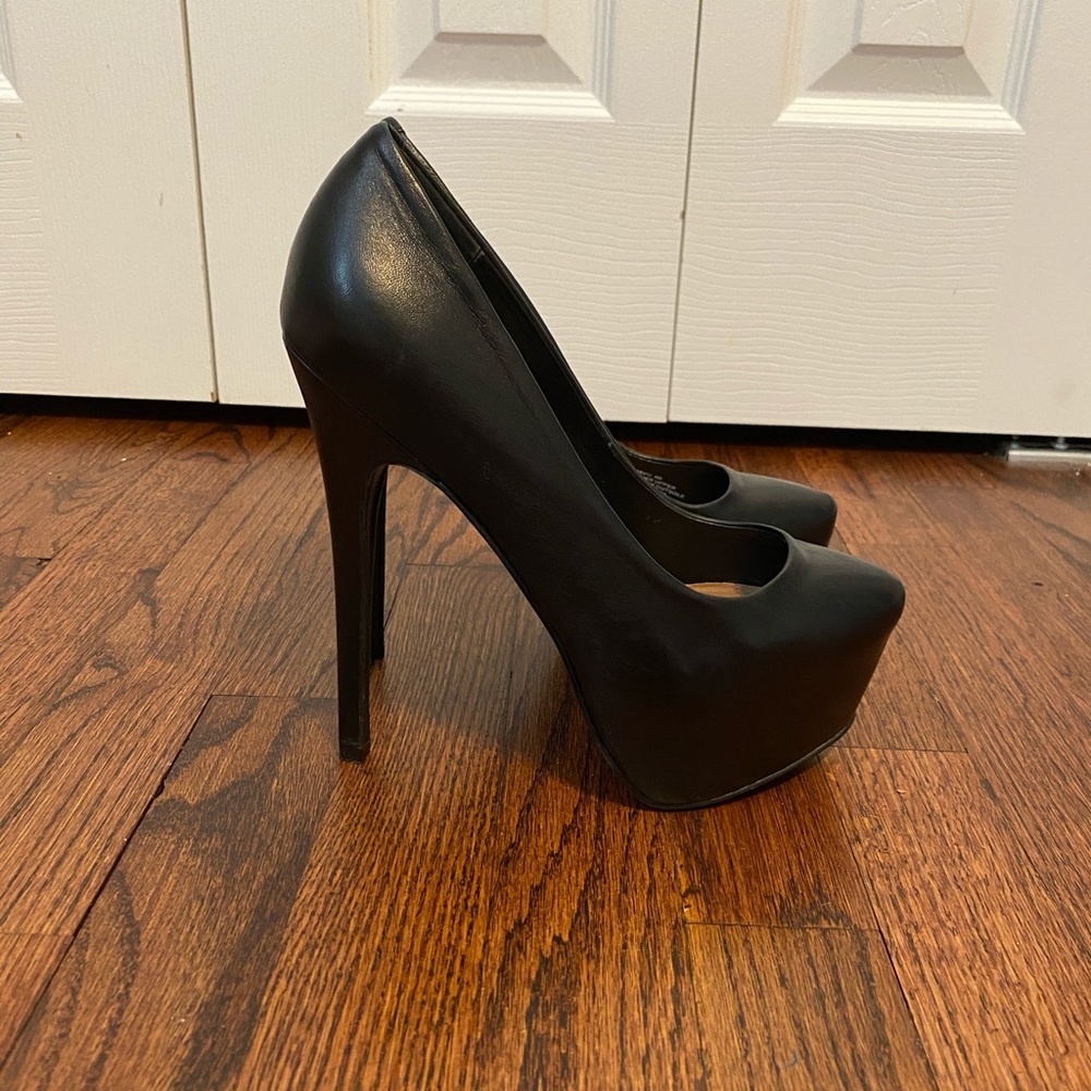 Steve Madden Dejavu black leather platform pumps